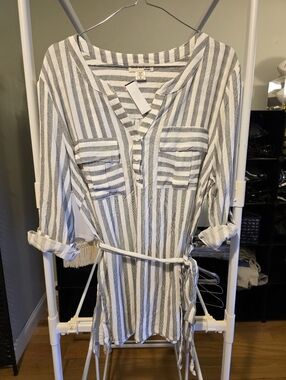 Womens Grey And White Top Blouse